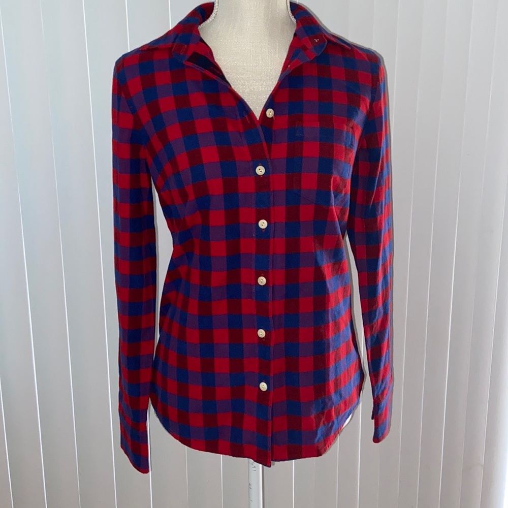 🦋  2/$15  -   J.Crew flannel top.
